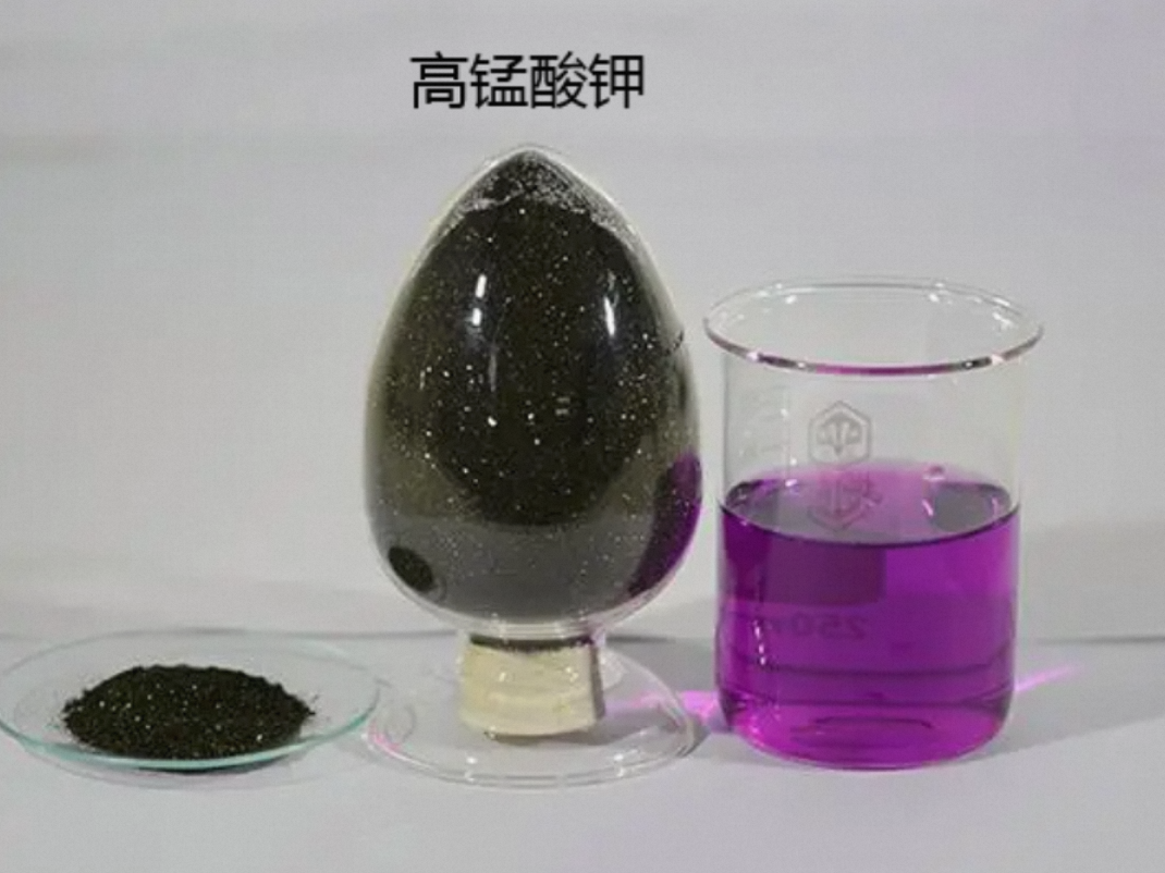 高锰酸钾(化学式:KMnO₄)